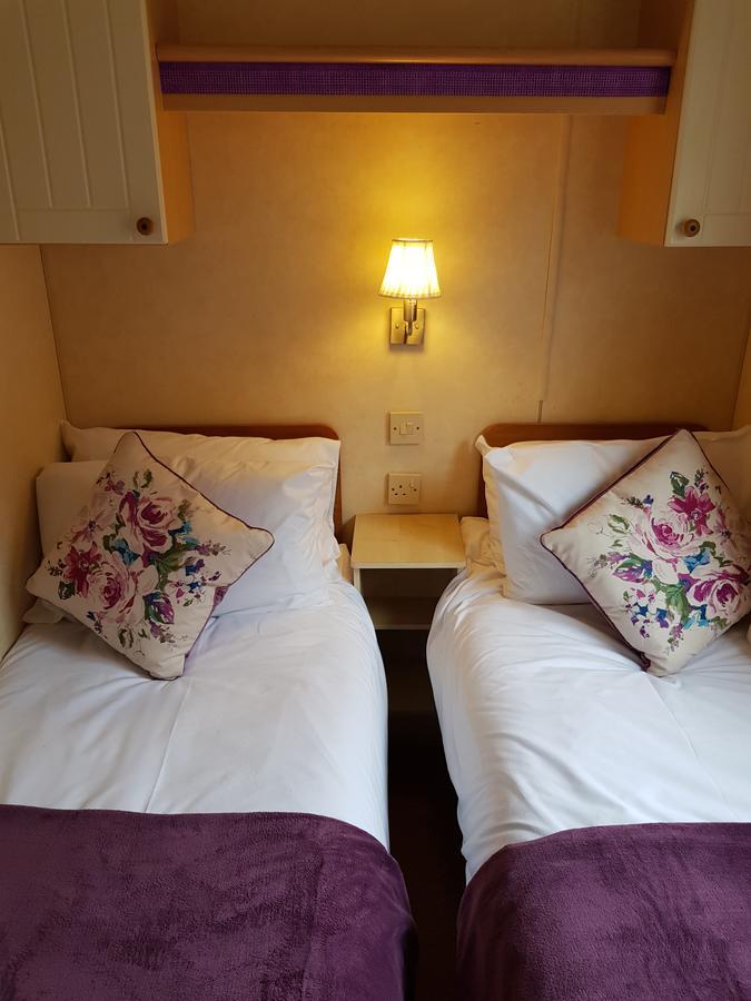 Pitch & Canvas - Self Catering At Broad Oak Farm Hotel Татенхол Екстериор снимка