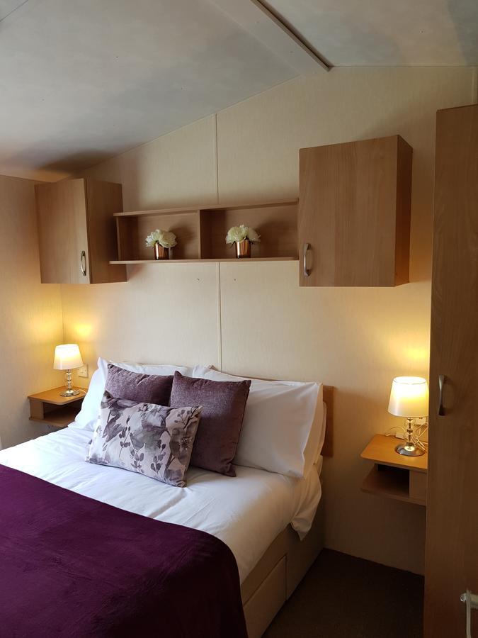 Pitch & Canvas - Self Catering At Broad Oak Farm Hotel Татенхол Екстериор снимка