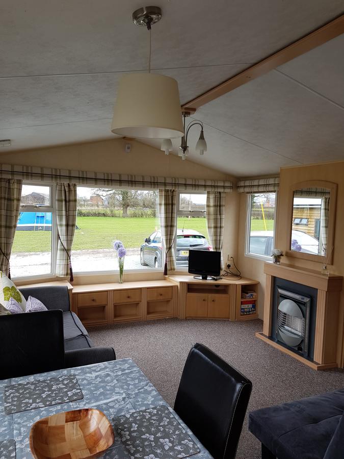 Pitch & Canvas - Self Catering At Broad Oak Farm Hotel Татенхол Екстериор снимка